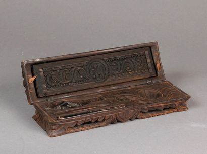BOÎTE NÉCESSAIRE de tatouage en bois sculpté...