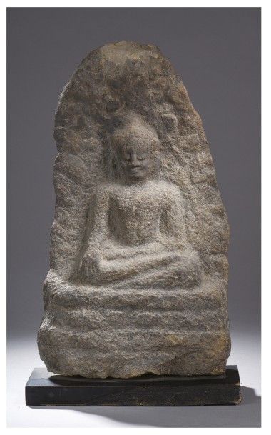 BOUDDHA assis en grès sous le Naga Mucilinda,...