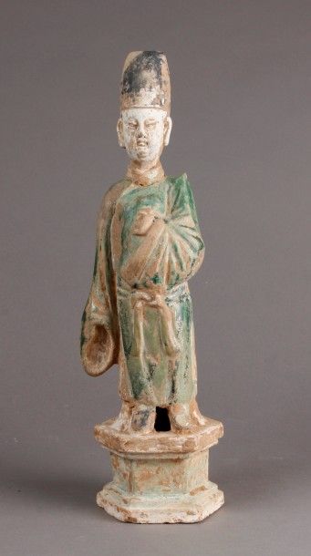 STATUETTE en terre cuite et polychromie représentant...