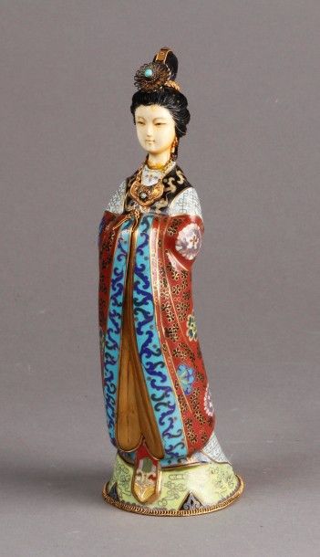 Petit SUJET en cuivre et émaux cloisonnés,...