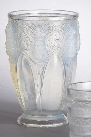 VASE tronconique sur base circulaire en verre...