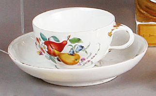 MEISSEN
TASSE et sa SOUCOUPE en porcelaine...