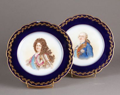 Genre de SEVRES
DEUX ASSIETTES en porcelaine...