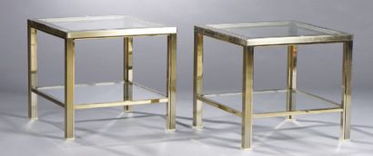 SUITE DE TABLES BASSES carrées en acier vernis...