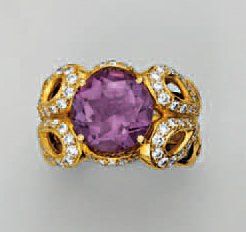 BAGUE en or jaune sertie d'une importante...