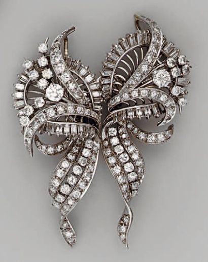 BELLE BROCHE double clip en or gris à décor...