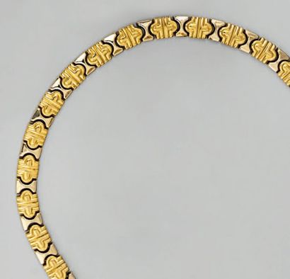 COLLIER articulé en or jaune et or gris....