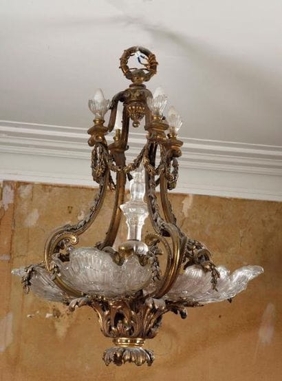 LUSTRE en verre et bronze doré à quatre grandes...