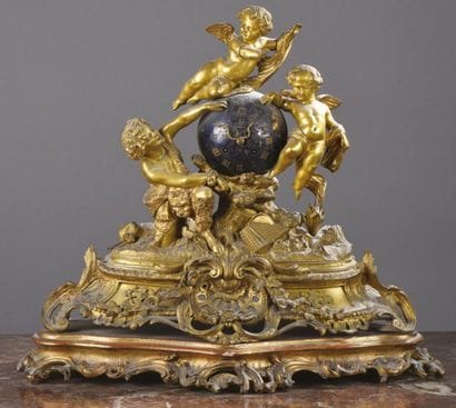 Grande PENDULE à décor d'enfants ailés et...