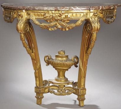 CONSOLE en bois redoré de forme demi-lune,...
