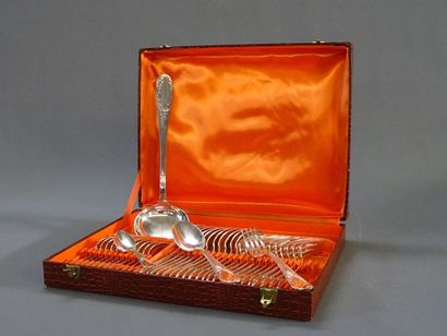 Ménagère en métal argenté de style rocaille...