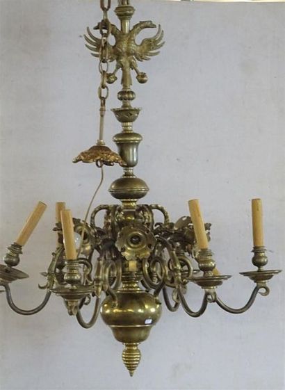 Lustre en bronze à six bras de lumières et...