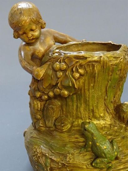 Paire de vases en terre cuite patinée à décor...