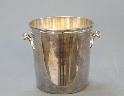 ERCUIS Seau à champagne à décor de coquilles.
H:...
