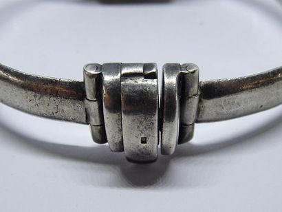 UTI Montre bracelet femme en argent et émail...