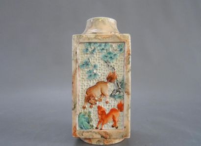 Vase porcelaine de Chine à décor de daims...