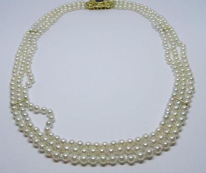 Collier à trois rangs de perles de culture,...