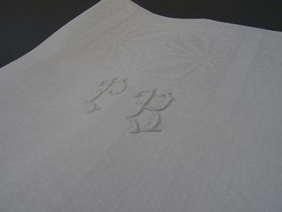 Nappe en coton blanc damassé, monogrammé...