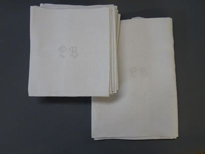 Nappe en coton blanc damassé, monogrammé...