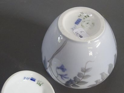 ROYAL COPENHAGUE
Vase en porcelaine à décor...