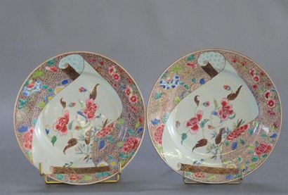 Paire d'assiettes en porcelaine de Chine...