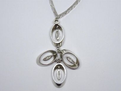 Collier ras de cou en or gris 750°/00, pendant...