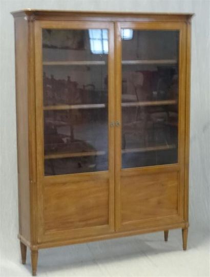Vitrine de style Louis XVI
169 x 124 x 32...