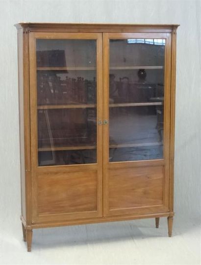 Vitrine de style Louis XVI
169 x 124 x 32...