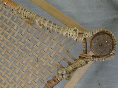Paire de tabourets en teck assise en osier...
