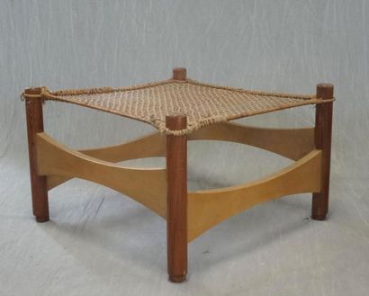 Paire de tabourets en teck assise en osier...