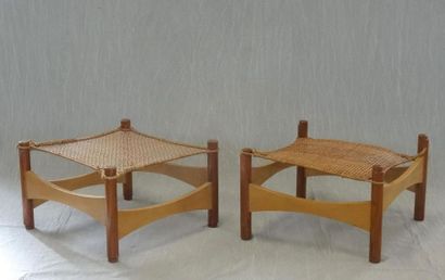 Paire de tabourets en teck assise en osier...