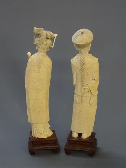 Chine Fin XIX°
Couple de dignitaires 
Paire...