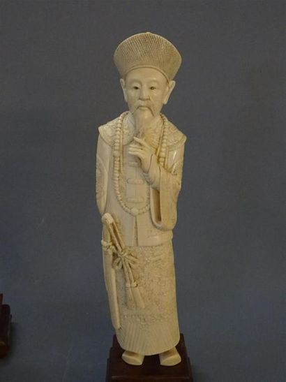 Chine Fin XIX°
Couple de dignitaires 
Paire...