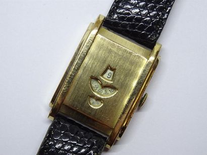 Montre à disques en métal doré dite 