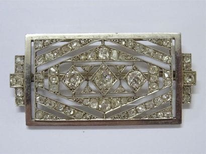 Broche en or 750°/00 et platine orné de diamants...