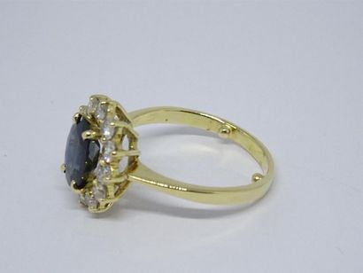 Bague marguerite en or 750°/00, sertie d'un...