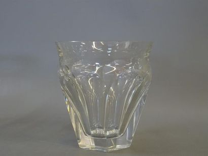 BACCARAT: Suite de douze gobelets en cristal,...