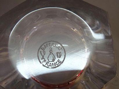 BACCARAT: Suite de douze gobelets en cristal,...