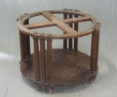 Guéridon Art Déco en palissandre.
H: 57 cm....