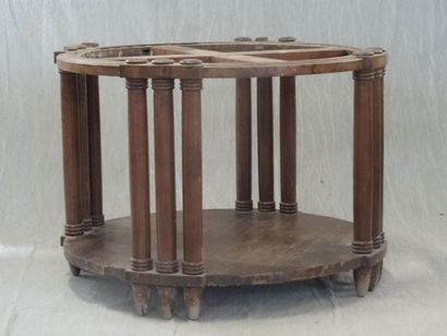 Guéridon Art Déco en palissandre.
H: 57 cm....