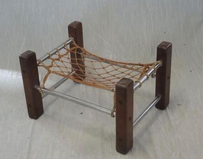 Fauteuil et repose pied en métal bois et...