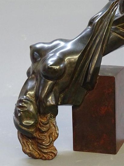 A. ALBERT (XX°)
Buste de femme renversé par...