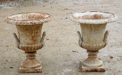 Importante paire de vases Médicis en fonte.
XIX°
H:...