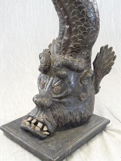 Dragon
Grande sculpture en bois , gueule...