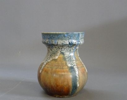 Eugène LION (1867-1945)
Vase en grès
H: 12...