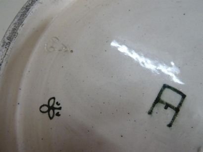 Emile DECOEUR (1876-1953)
Grand plat creux...