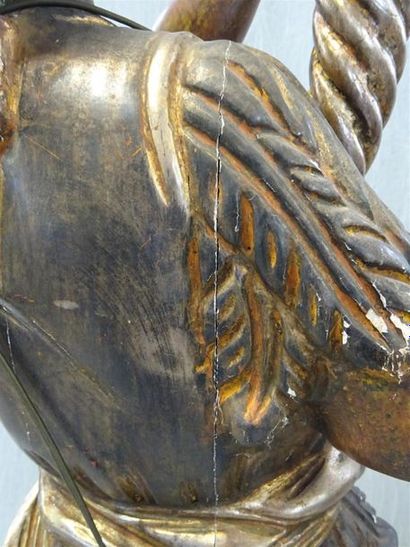 Paire de porte torchères en bois et stuc...