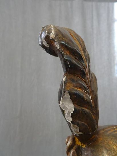 Paire de porte torchères en bois et stuc...