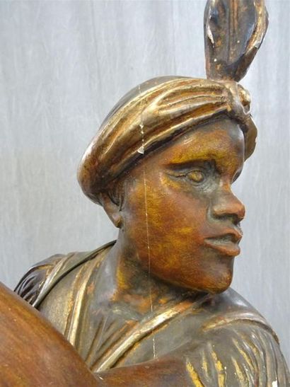 Paire de porte torchères en bois et stuc...