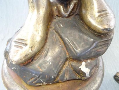 Paire de porte torchères en bois et stuc...